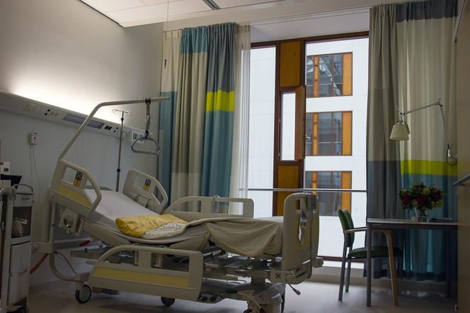 Lawinowo rośnie liczba pacjentów w szpitalach. Ile łóżek covidowych zajętych jest w Bełchatowie?