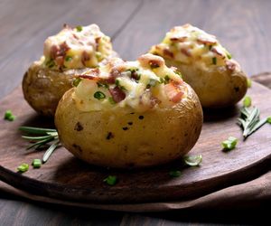 Ziemniaki faszerowane mięsem mielonym. Sekretem ich smaku są te przyprawy 