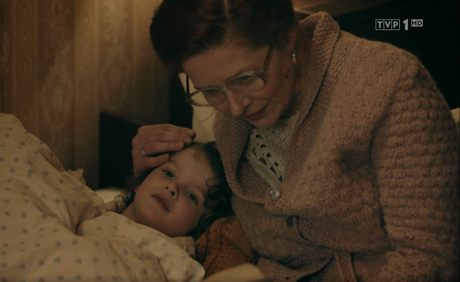 Stulecie Winnych 4, odc. 43: Ania (Urszula Grabowska), Staś (Samuel Wojtasiak)