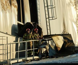  Kawle. Pożar zakładu przetwórstwa drobiowego. 120 strażaków walczy z żywiołem w czwartek, 14 sierpnia. Jeden z nich zaginął [ZDJĘCIA]