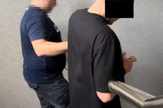 Mężczyzna wyrzucił telewizor z czwartego piętra