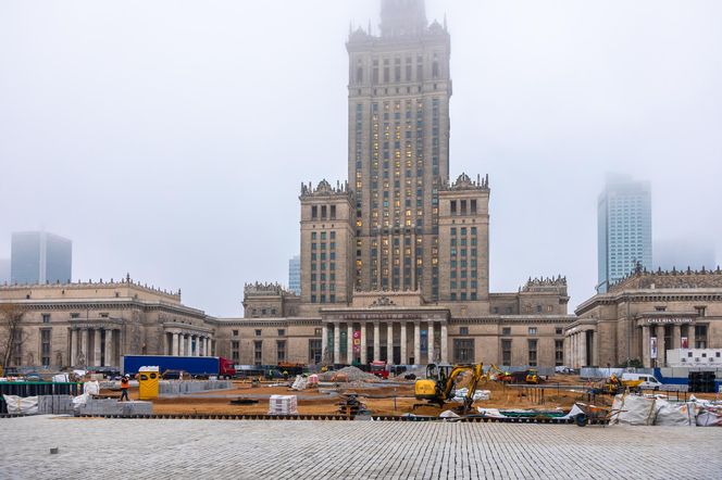 Trwa przebudowa części dawnego Placu Defilad w plac Centralny