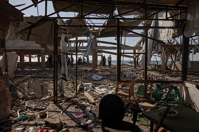 Strefa Gazy/ 74 zabitych w atakach Izraela, z czego 30 w nalocie na nadmorską kawiarnię.