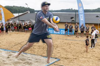 Nowy minister sportu pokazał sportowe umiejętności. Wyszedł na boisko i musiał mocno się wysilić [GALERIA]