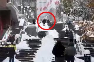 Stok narciarski w centrum Bielska-Białej. Narciarz zobaczył śnieg i oszalał