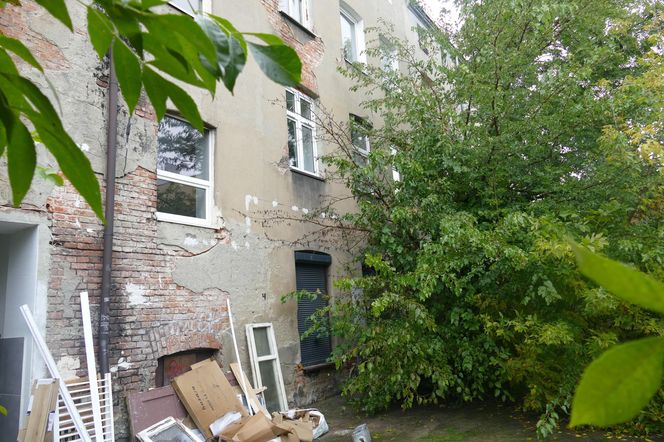 Wypchnął ukochaną przez okno, bo nie chciała do niego wrócić. „Ola sama skoczyła”