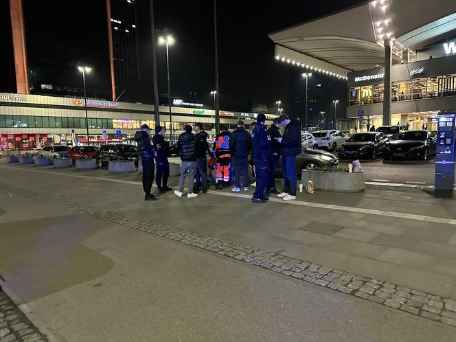 Bójka przy Dworcu Centralnym. Kolejny atak nożem w centrum Warszawy. Ranny Litwin