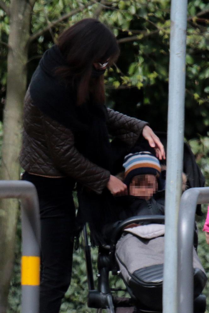 Marta Kaczyńska modna w dobie koronawirusa. Tak spaceruje z dziećmi [ZDJĘCIA]