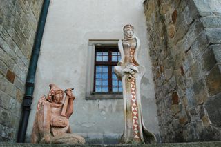 Na tym zamku powstała pierwsza w Polsce książka kucharska. Królowa Bona miała tam jeździć po gzymsie na osiołku