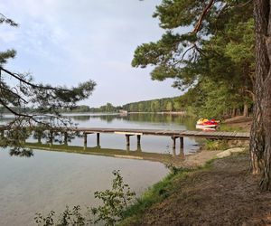 Spokojne wrześniowe popołudnie nad Jeziorem Bialskim w Białce