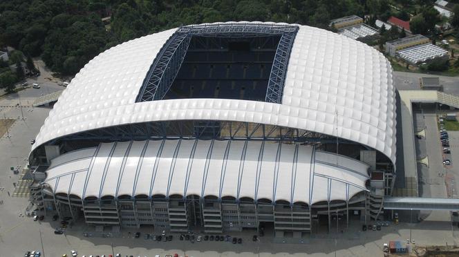 To największe stadiony w Polsce! Niektóre miejsca mogą zaskoczyć [GALERIA]