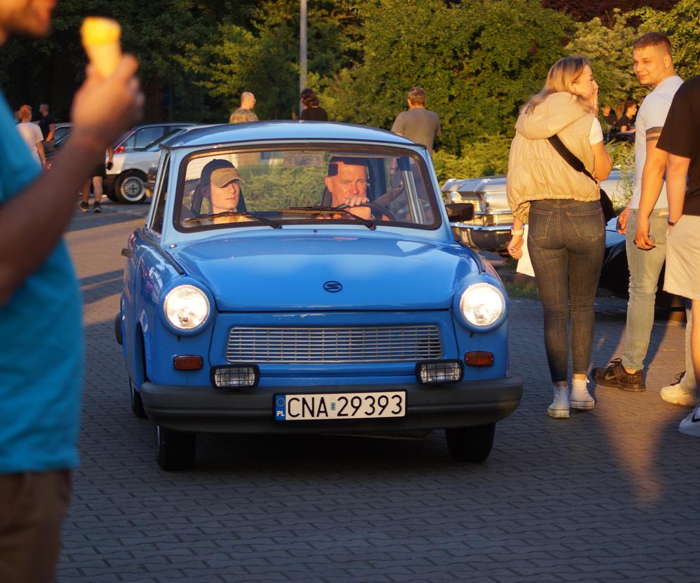 Bydgoskie Klasyki Nocą. Perełki motoryzacji znów zaparkowały obok Torbydu!