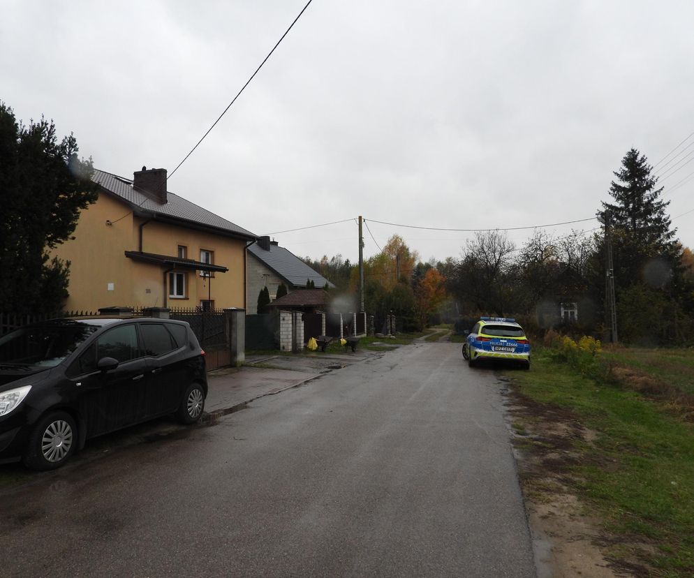 Tragedia pod Wołominem. Ciało 44-latki w szambie. Obok 7-letnie dziecko [ZDJĘCIA]