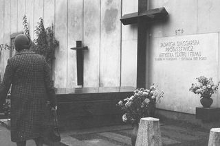 Wszystkich Świętych w PRL. Tak wyglądał przed laty Cmentarz Powązkowski w Warszawie