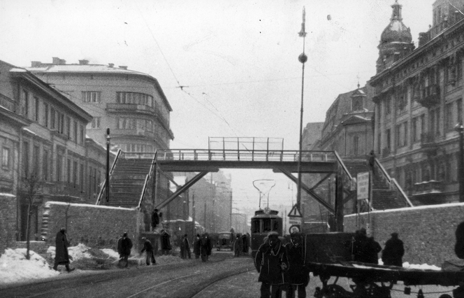 Tak wyglądało życie w warszawskim getcie. Zobacz unikatowe zdjęcia z innego świata [GALERIA]