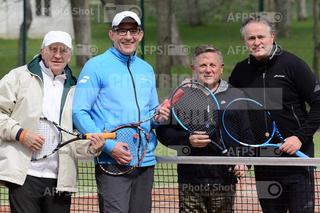 Turniej tenisowy na terenach parku Pałacu Komierowo