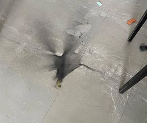 Wybuch w szkole! Telefon eksplodował w plecaku ucznia.