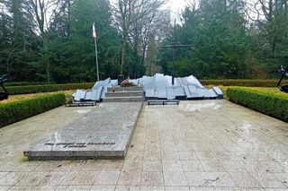 Pomnik Tym, którzy nie powrócili z morza przed renowacją