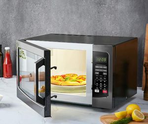 Co można wkładać do kuchenki mikrofalowej, a czego nie?