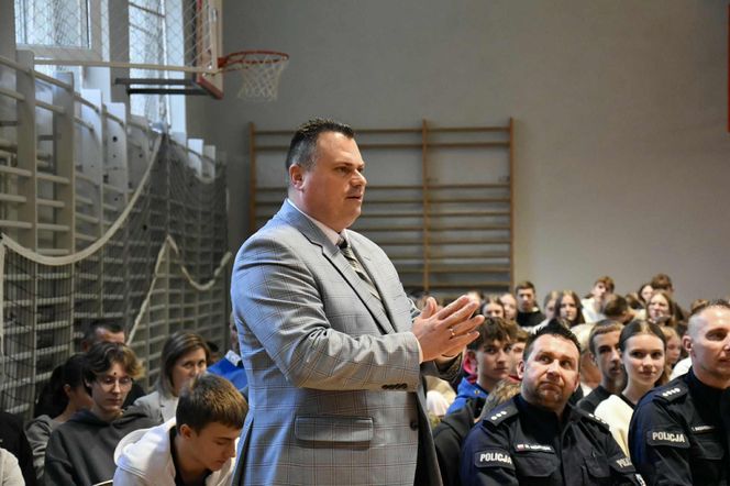 Dominik Dąbrowski spotkał się z młodzieżą III LO w Grudziądzu cz. I