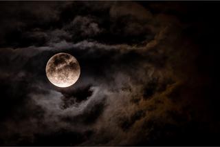 Pełnia Księżyca w grudniu 2022 - kiedy jest? Co oznacza?