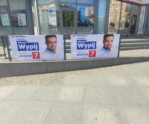 Na autobusach, słupach, budynkach. Bannery wyborcze zalały Olsztyn [ZDJĘCIA]