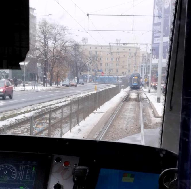 "Tramwajowy armagedon" we Wrocławiu. Awarie torowisk, tramwajów i wściekli pasażerowie MPK 