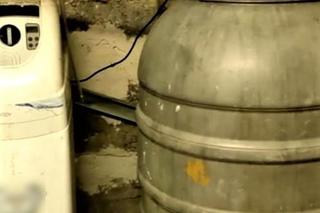 Nowy Sącz. 36-latek przyłapany na produkcji bimbru. Znaleźli aparaturę i beczki z zacierem