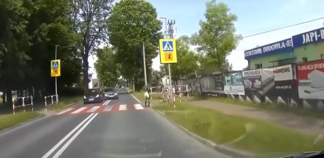 Pirat drogowy w BMW prawie potrącił dziecko na pasach. Gdy w sieci pojawił się filmik, kierowca sam zgłosił się na policję [WIDEO]