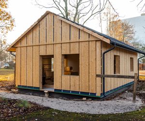 Odbudowa domków fińskich na Polu Mokotowskim