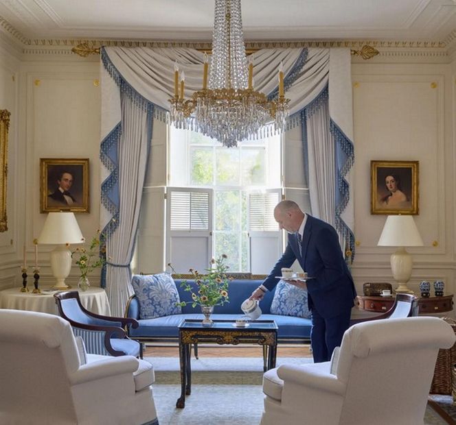 Ugoszczą Nawrockiego jak królową Elżbietę