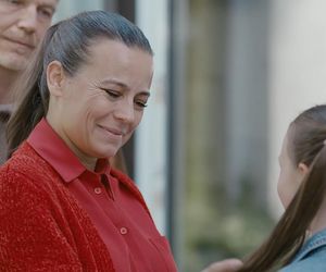 M jak miłość odc. 1881. Nadia (Mira Fareniuk), Magda (Anna Mucha), Andrzej Budzyński (Krystian Wieczorek)