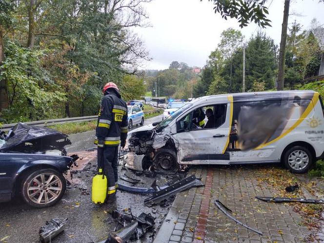 Cztery osoby w szpitalu po wypadku w Librantowej! ZMIAŻDŻONE bmw