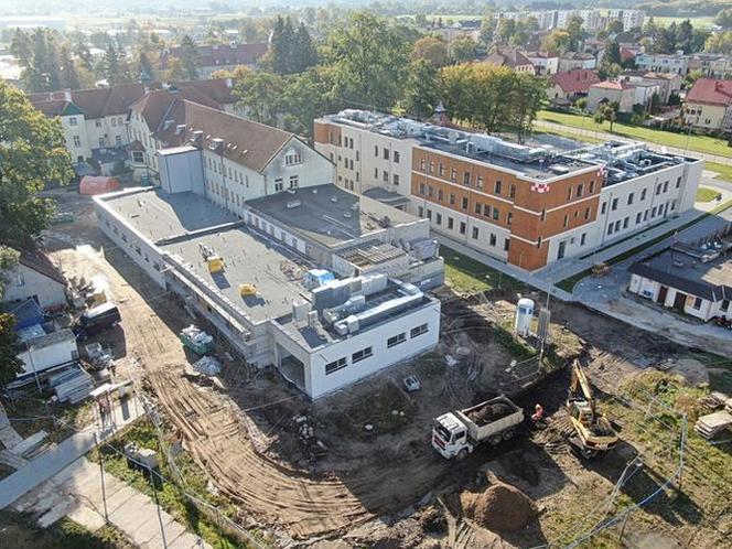 Rozbudowa Szpitala Powiatowego w Szczytnie. Do placówki trafiło ponad 13 ton sprzętu medycznego 