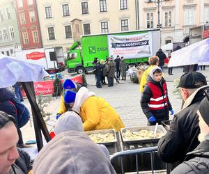 XXVII Wiglia dla Osób Bezdomnych i Potrzebujących Jana Kościuszko ponownie na Rynku Głównym w Krakowie 