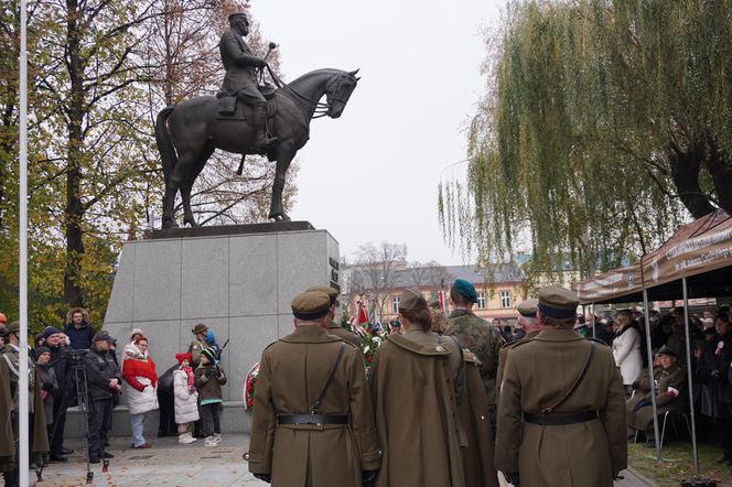  Uroczystości pod pomnikiem Józefa Piłsudskiego w Rzeszowie 