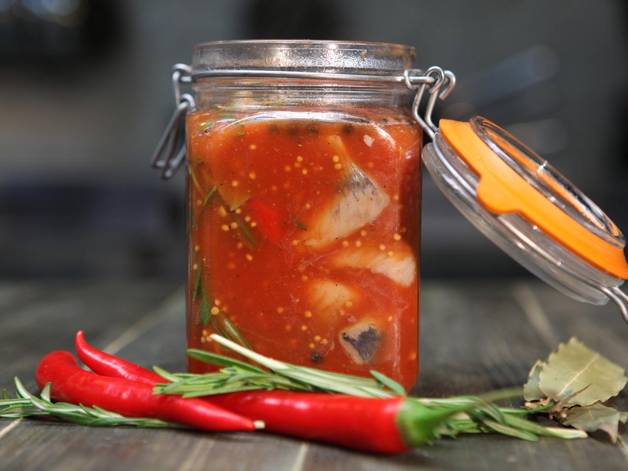 Sałatka śledziowo-śliwkowa [SPRAWDZONY PRZEPIS]