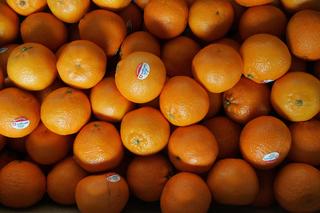 Genialny trik na skórki po mandarynkach. Nie wyrzucaj ich!