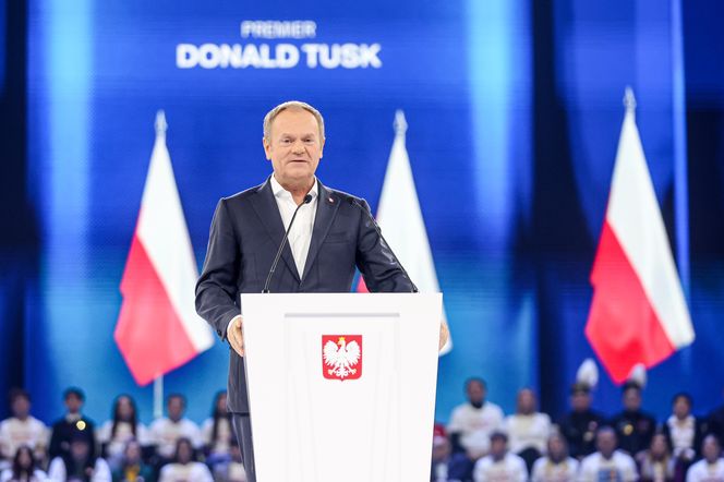 Konwencja KO w Gliwicach. Tusk, Trzaskowski, Protest związkowców i sprzedaż flag Polski i UE