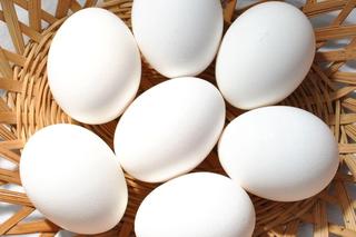 Klasyczne jajka faszerowane - przepisy na Wielkanoc. Te przystawki podaj swoim gościom
