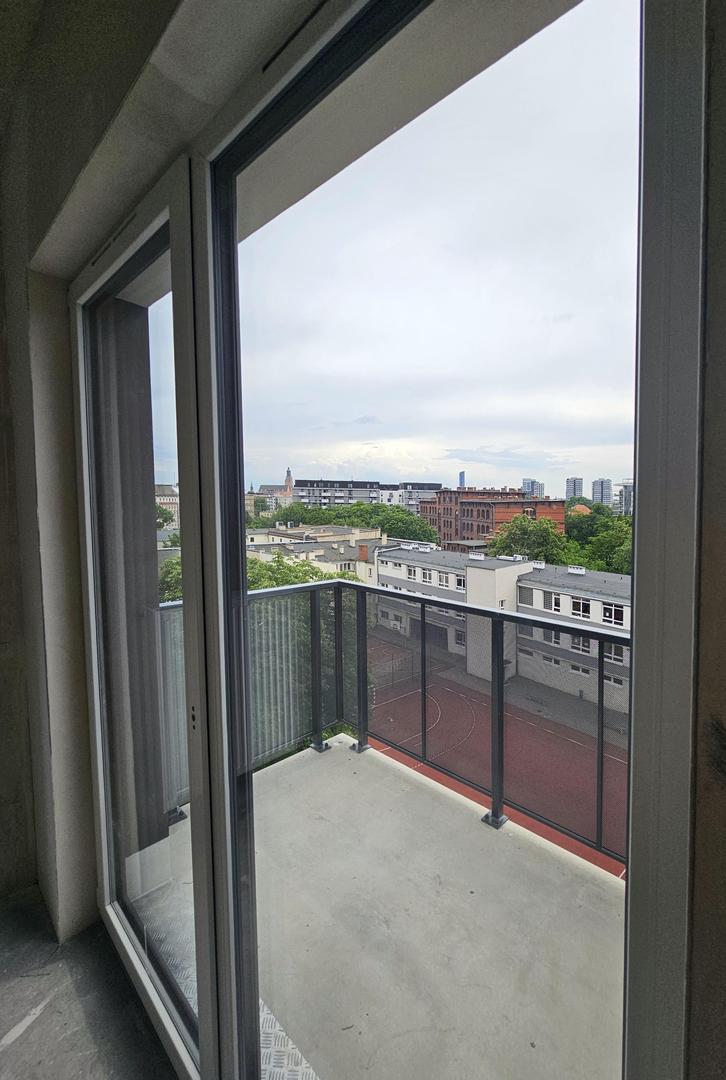 Nowa Kurkowa we Wrocławiu - zdjęcia elewacji i wnętrz budynku w trakcie prac wykończeniowych