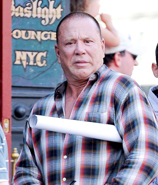  Mickey Rourke ma nową twarz 