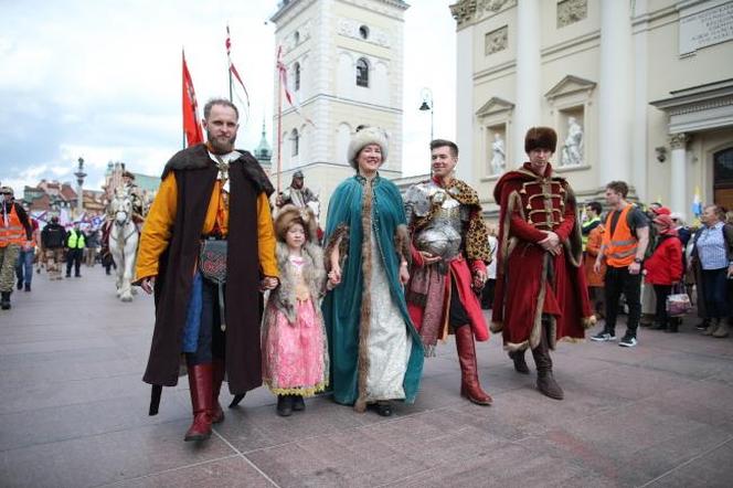 Narodowy Marsz Życia przez Warszawę. Organizatorzy mówią, że idą w obronie „poczętych dzieci zagrożonych aborcją”