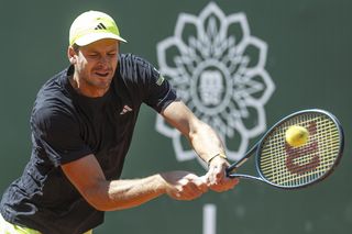 Hubert Hurkacz o krok od sensacji! Novak Djoković wyrwał zwycięstwo w Genewie i świętuje setny tytuł