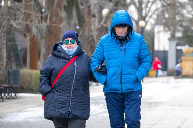 Ewa Bem z mężem na spacerze