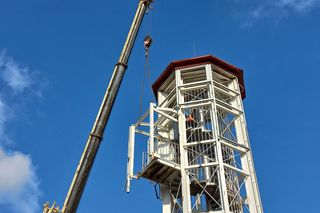 Nie ma już wieży pływalni „Akwawit” w Lesznie. Tak znika ostatni element zjeżdżalni
