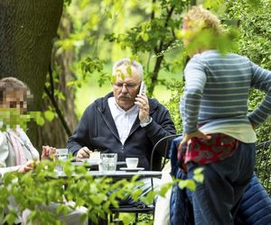 Marek Jakubiak. Pies pomaga mu w kampanii
