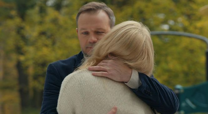 Barwy szczęścia, odcinek 3151. Bruno (Lesław Żurek), Karolina (Marta Dąbrowska)