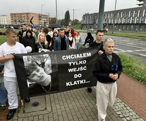 Setki osób upamiętniły Oliwiera. 20-latek zmarł po interwencji policji. Zabili go jak zwierzę
