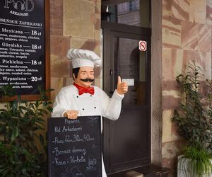 Pizzeria pod Arkadami w Toruniu. To miejsce zachwyciło Książula